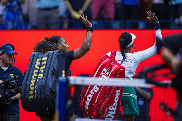 16+10+3抢断！被遗忘的挡拆神器，七尺中锋史密斯如何征服六队？