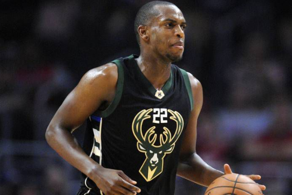 16+10+3抢断！被遗忘的挡拆神器，七尺中锋史密斯如何征服六队？